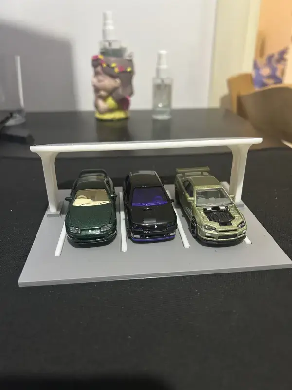 3 Araçlık Modern Otopark Sergi Standı – 1:64 Ölçek Koleksiyonluk 3