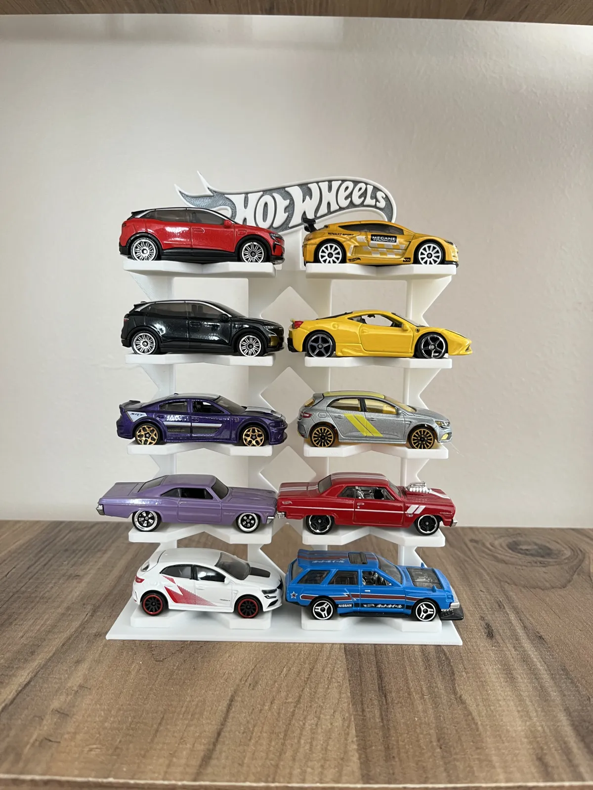 10 Araçlık Premium Koleksiyon Sergi Standı – 1:64 Ölçek 1