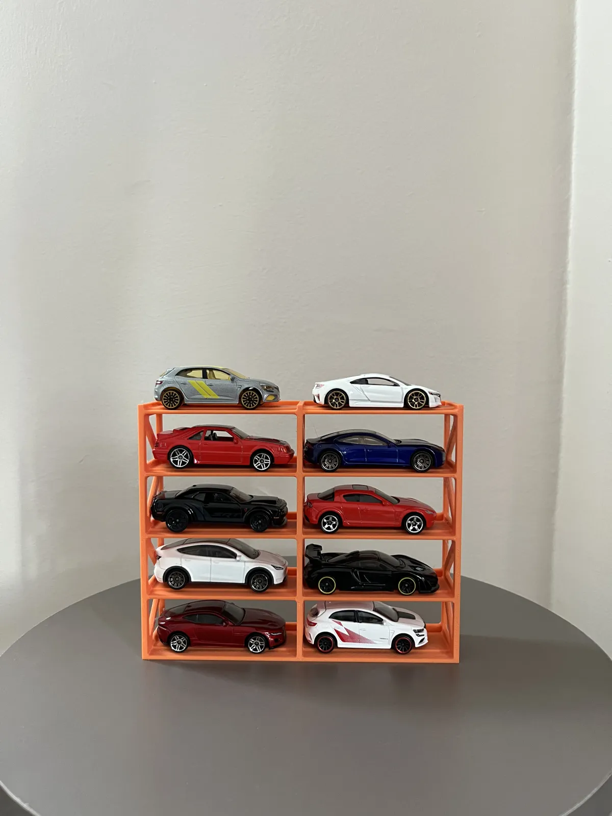 1/64 Diecast Araç Standı – 10 Araç Kapasiteli Özel Tasarım