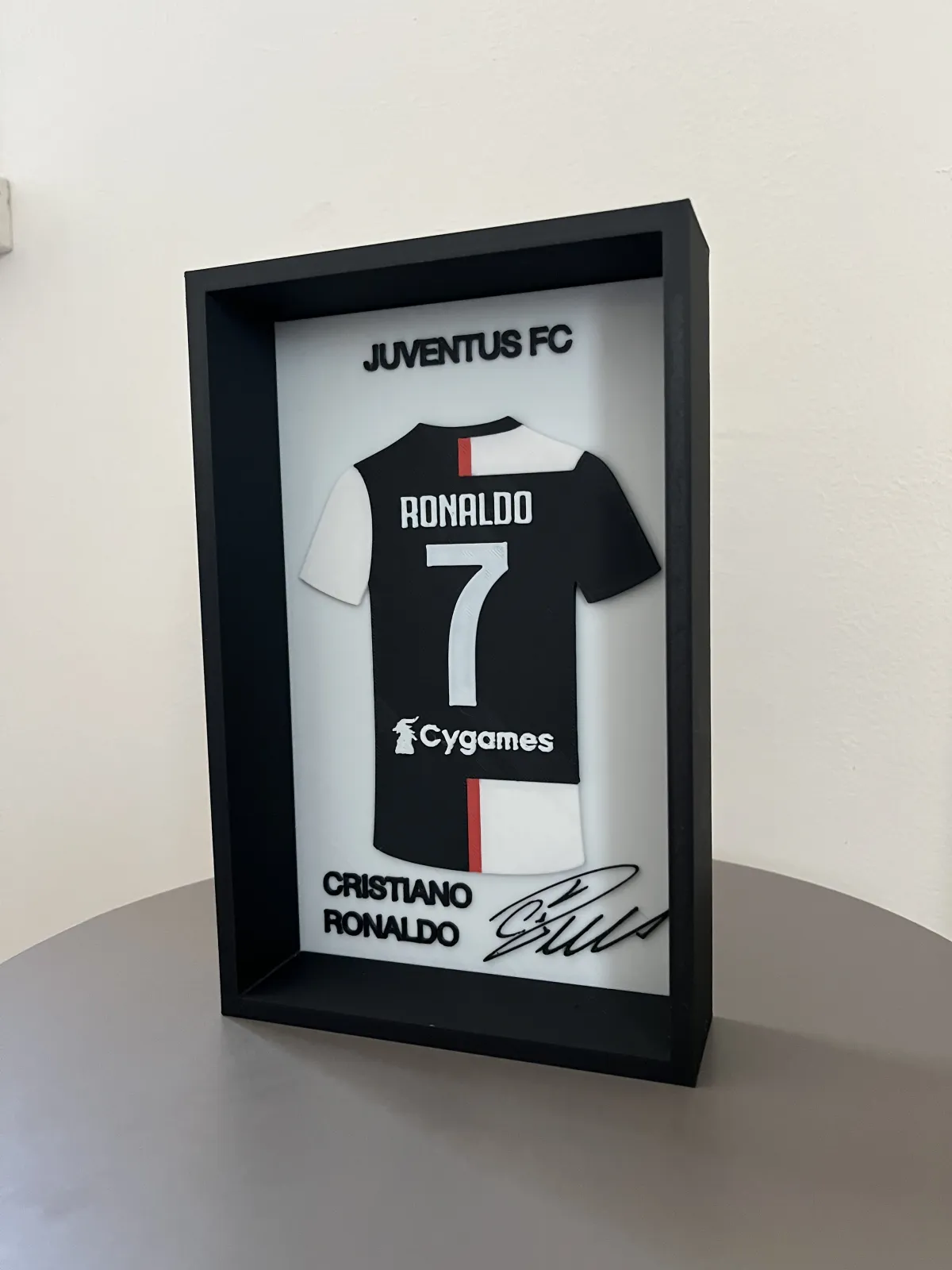 Juventus Cristiano Ronaldo İmzalı Forma Çerçevesi - Görsel 3