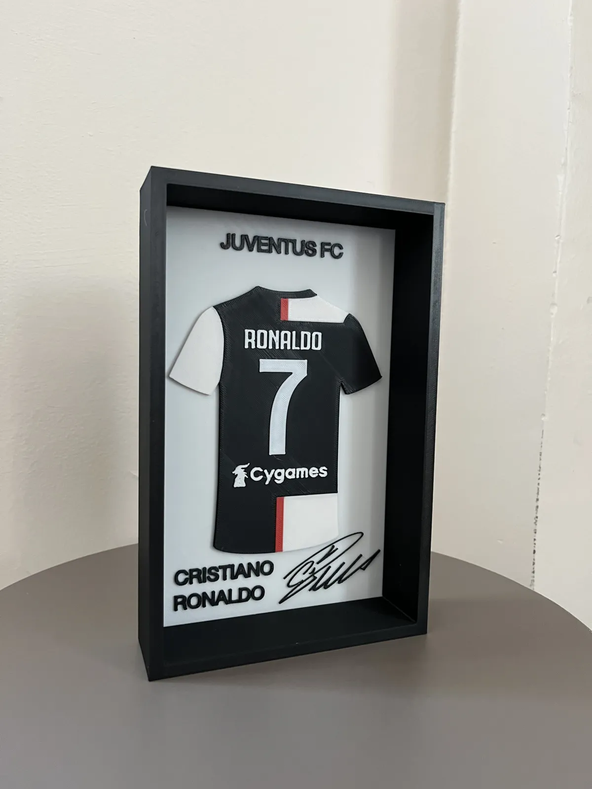 Juventus Cristiano Ronaldo İmzalı Forma Çerçevesi - Görsel 4